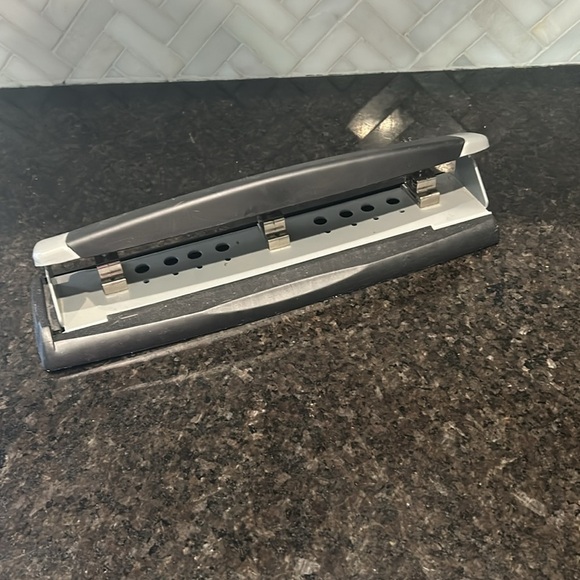 Swingline Precision Pro Top 3 Hole Puncher silver, and black - Picture 2 of 4